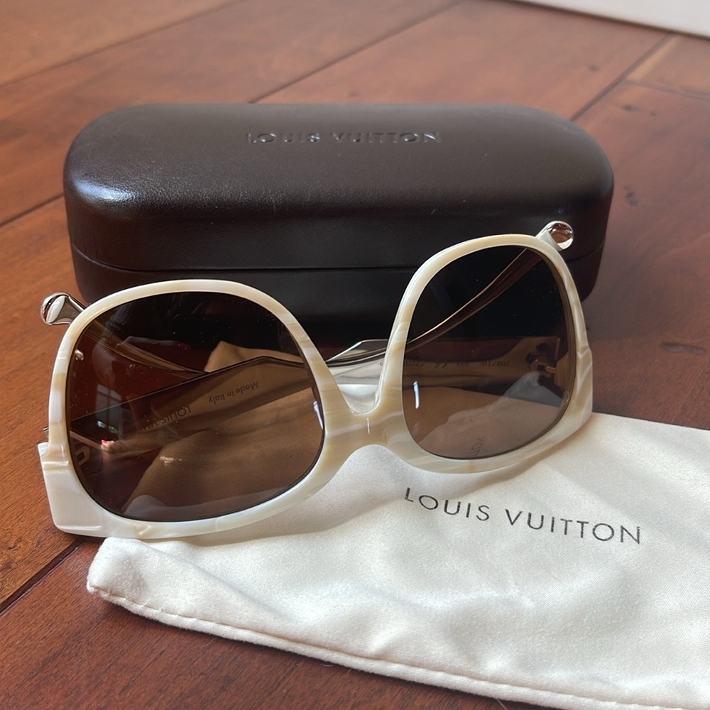 LV Round Sunglasses - Picture 4 of 10